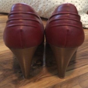 Sunlit Cabernet Peep Toe Heels 💃🌴