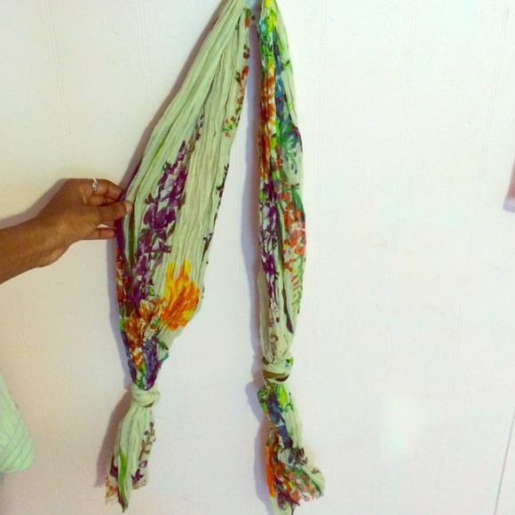 Spring knot scarf