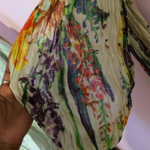 Spring knot scarf - Picture 3 of 3