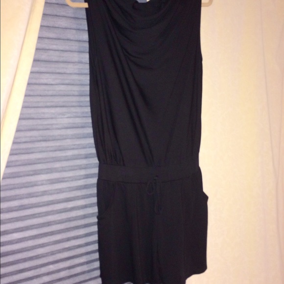 Sleeveless one piece short jumper