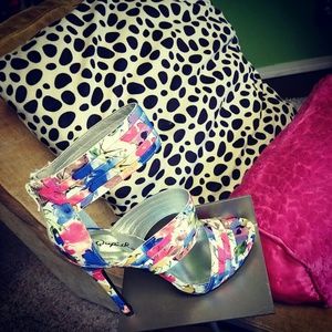 Qupid floral heels
