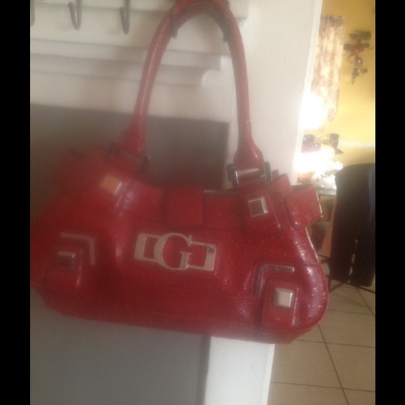 Guess - Picture 2 of 4