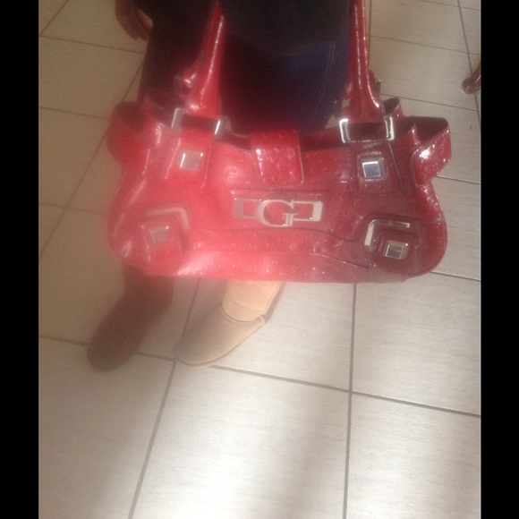 Guess - Picture 3 of 4