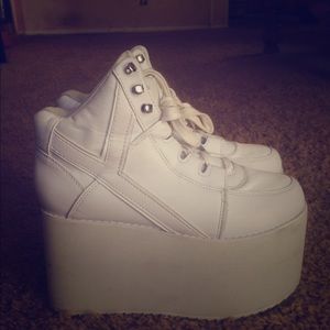 Y.R.U qozmo white platform shoes size 7.5