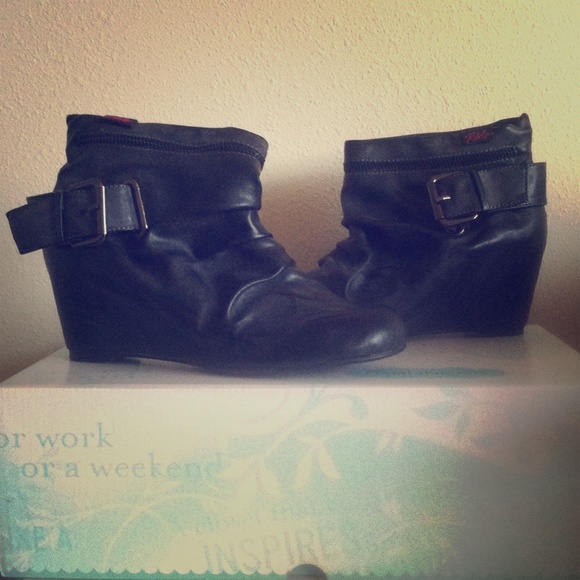 Black buckle boots