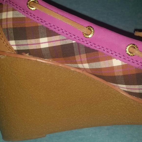 Picture of the plaid on the sperry wedges