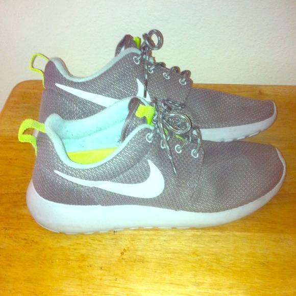 Gray nike roshe runs