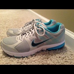 Like new Nike sneakers