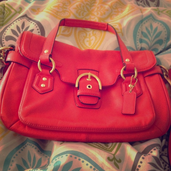 Stunning Coach purse!! GREAT DEAL.