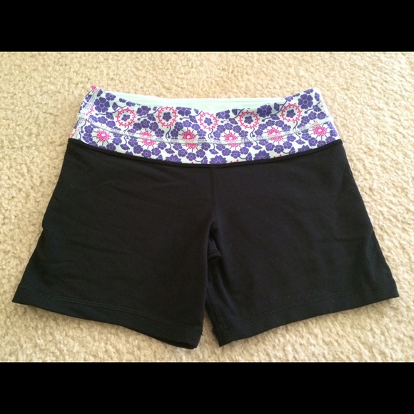 Lululemon Groove short size 6 reg