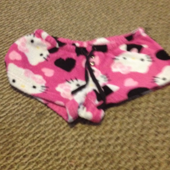 Plush feeling shortie shorts