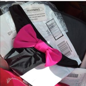 Black cheeky bottoms with pink bow 🎀