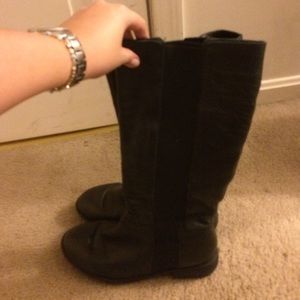 Tri-Angle Black leather boots