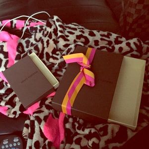Bundle 4 Louis Vuitton boxes Authentic  2 shoppers