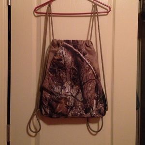 Camo cinch bag!