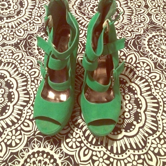 Green shoes
