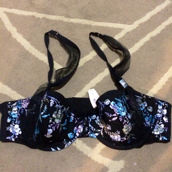 Victoria's Secret bra size 36c brand new with tags