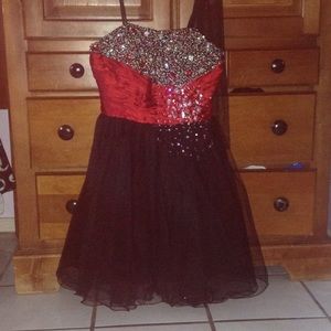 Narianna black and red dress