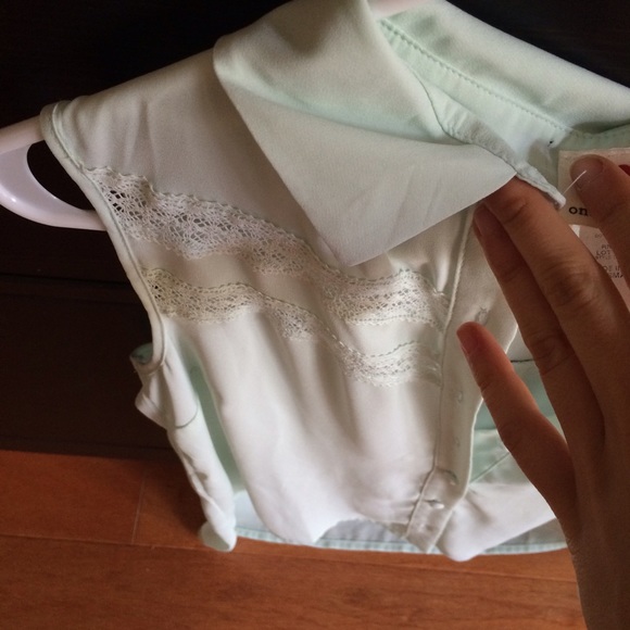 Mint collared top - Picture 2 of 3