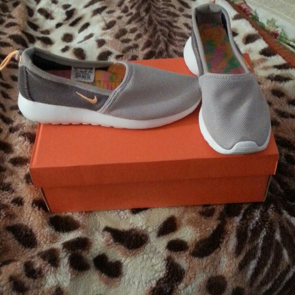 nike roshe slip on gray