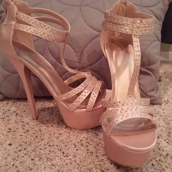 NWT Gorgeous Heels