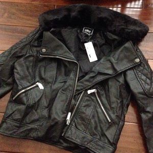 Topshop leather jacket with fur collar dupe Topshop leather jacket with fur collar dupe