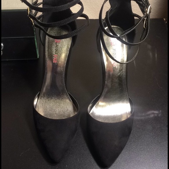 Just Fab black strappy pointed toe pump - Picture 2 of 2