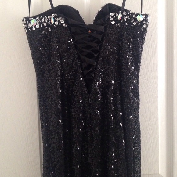 Black prom dress with slit on side - Picture 3 of 4