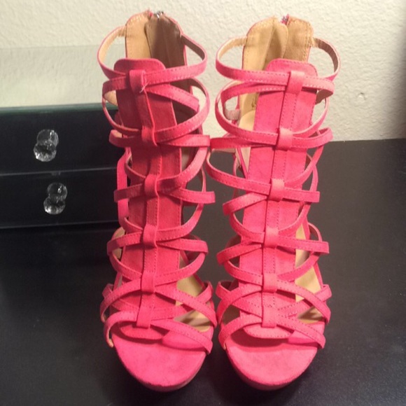 Pink Heel - Picture 2 of 3