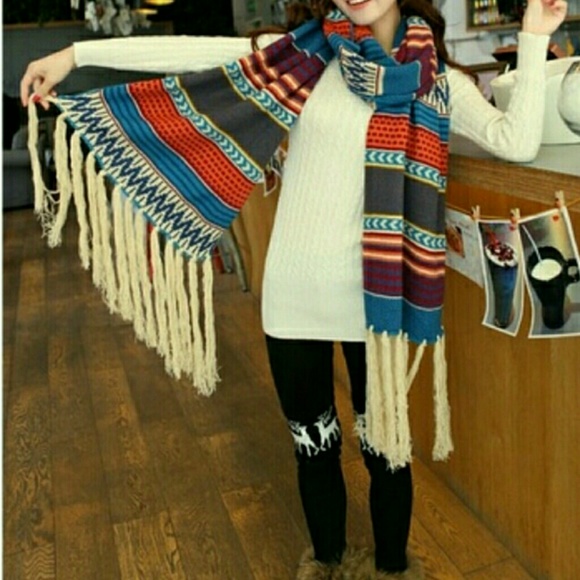 Outerwear - Fringed ethnic print scarf
