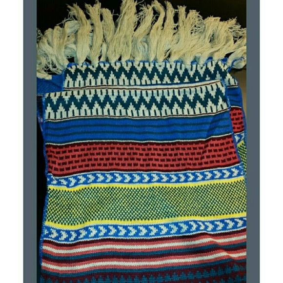 Fringed ethnic print scarf - Picture 3 of 3