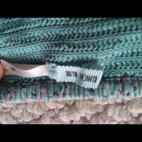 Light turquoise flowery blouse - Picture 2 of 3