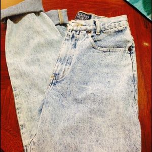 High waisted vintage jeans