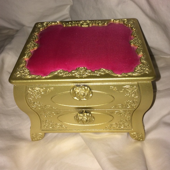 Betsey Johnson bracelet holder box