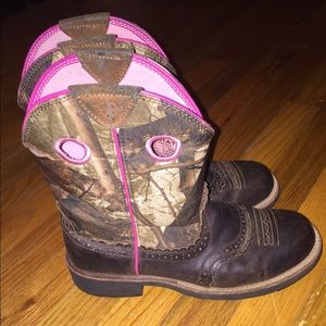 Womens Ariat Camouflage boot.