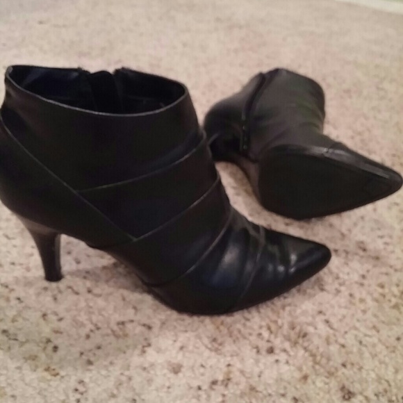 NWOT black boots