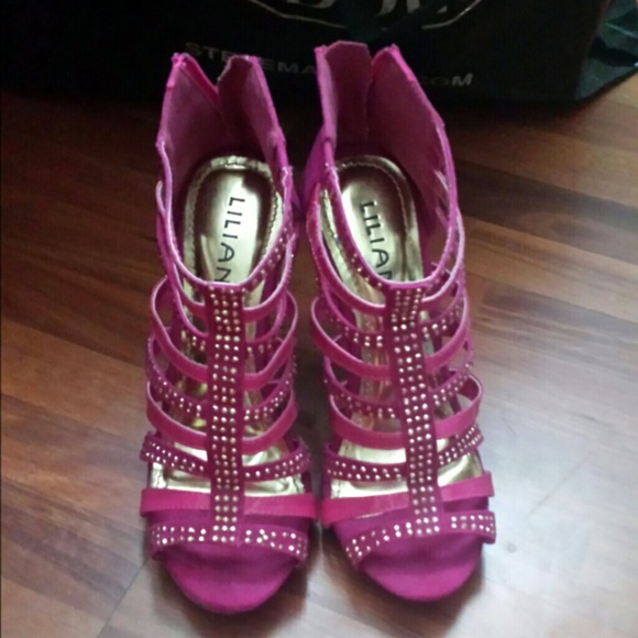 Pink heels with gold studs NWOT