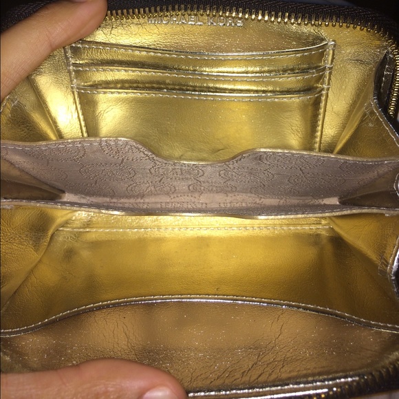 Michael Kors Wristlet *SOLD* - Picture 3 of 4