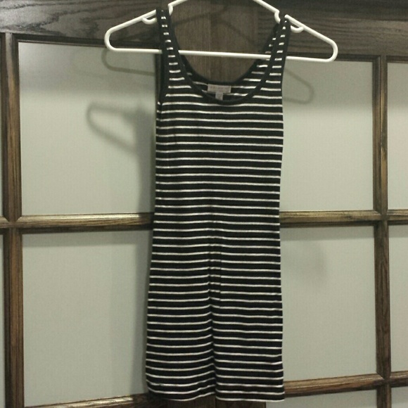 2 Maternity Tank Tops - Picture 1 of 4
