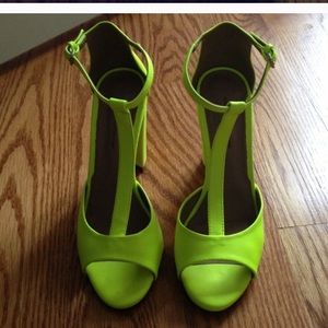 Looking for these please help posh community !!