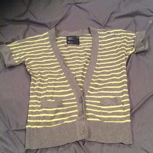 Cardigan. Short sleeve