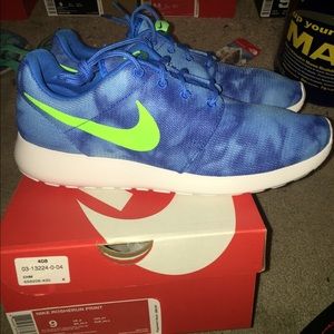 Men's roshe print size 9