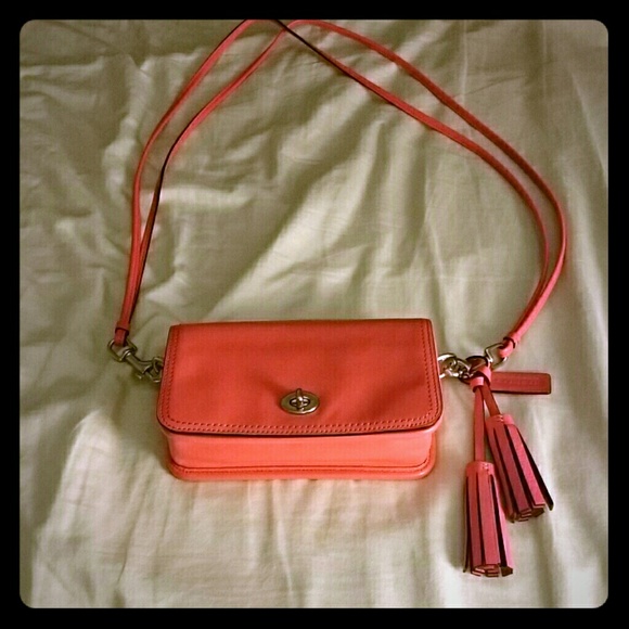 Hot pink coach crossbody purse, great condition