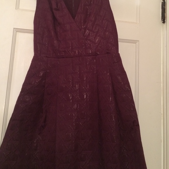 BEAUTIFUL BURGUNDY DRESS!!! - Picture 2 of 4