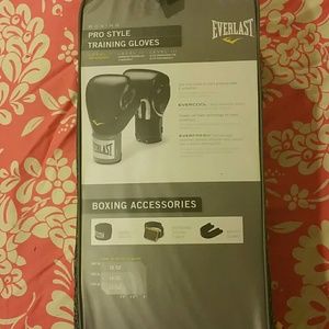 12 oz pro style boxing gloves