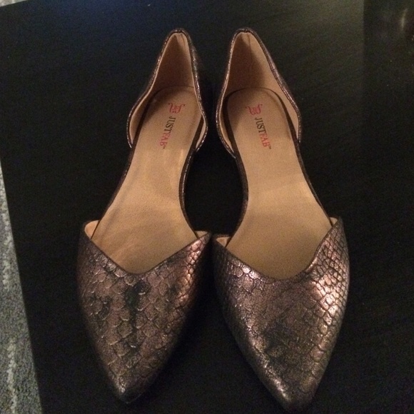 JustFab Shoes - Gold scale pattern flats Never worn!