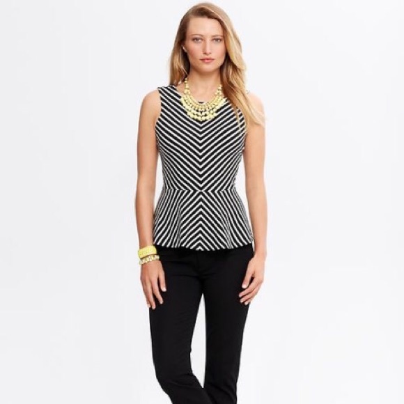 🎉hp🎉Banana republic V-neck peplum