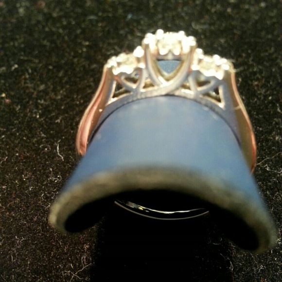 10k white gold/diamond tested.