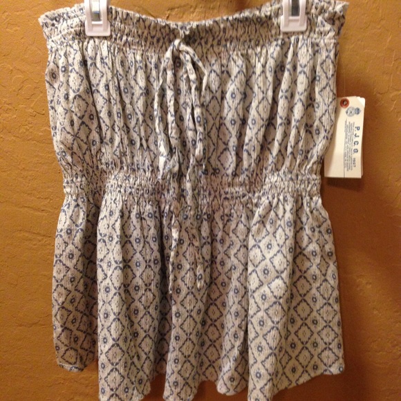 Strapless stretchy blue and white print top