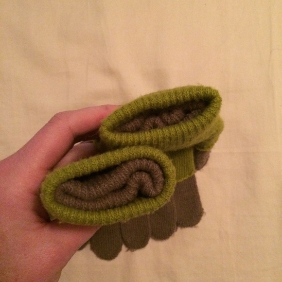 Gloves - Picture 3 of 3